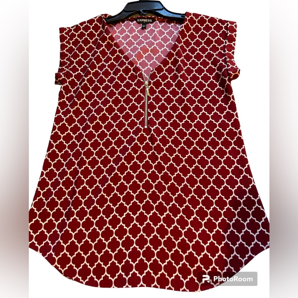 EXPRESS Geometric Red Blouse Front
Zip V-Neck Short Sleeve XS